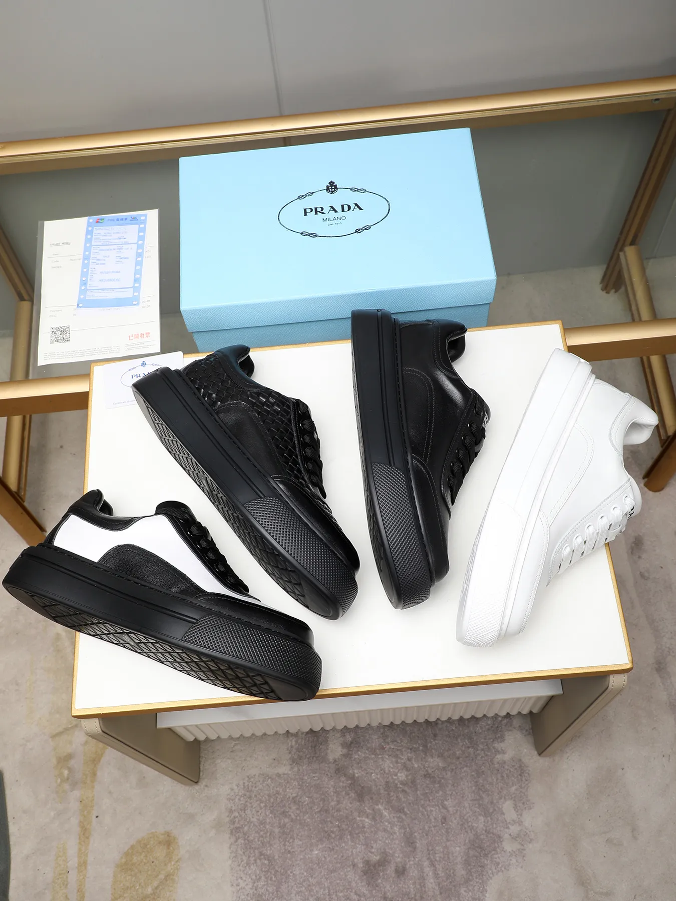 Men's shoes 💰500 Prada/Prada Men's new casual shoes, this upper is made of imported calfskin. The outside is decorated with the P family's classic metal triangle enamel logo, with cowhide lining and cowhide for the foot pads. The outsole is made of non-slip sports exclusive rubber outsole with logo, which feels good on the feet. It is a fashionable and fashionable item!  Size: 38-44 (45 customized)